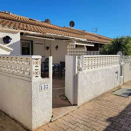 Jolie Maison D'angle Renovee , 5 Personnes, Sejour Climatise, Avec Piscine Commune , A 400 M De La De Lrjp132 Villa