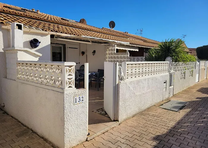 Jolie Maison D'angle Renovee , 5 Personnes, Sejour Climatise, Avec Piscine Commune , A 400 M De La De Lrjp132 Villa